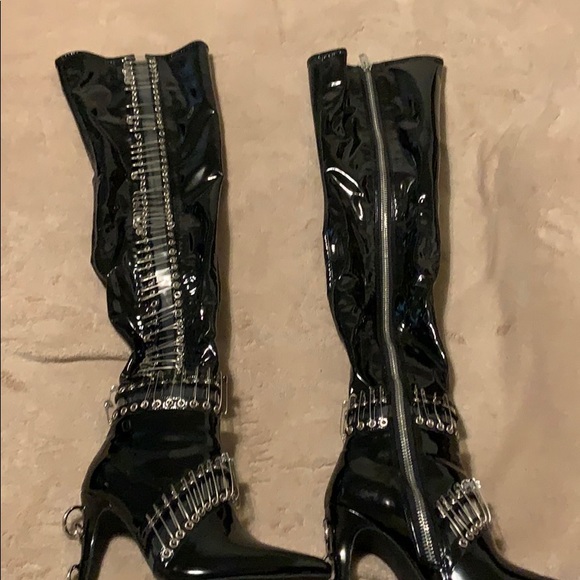 Black thigh high safety pin boots Pin auf Thigh high boots